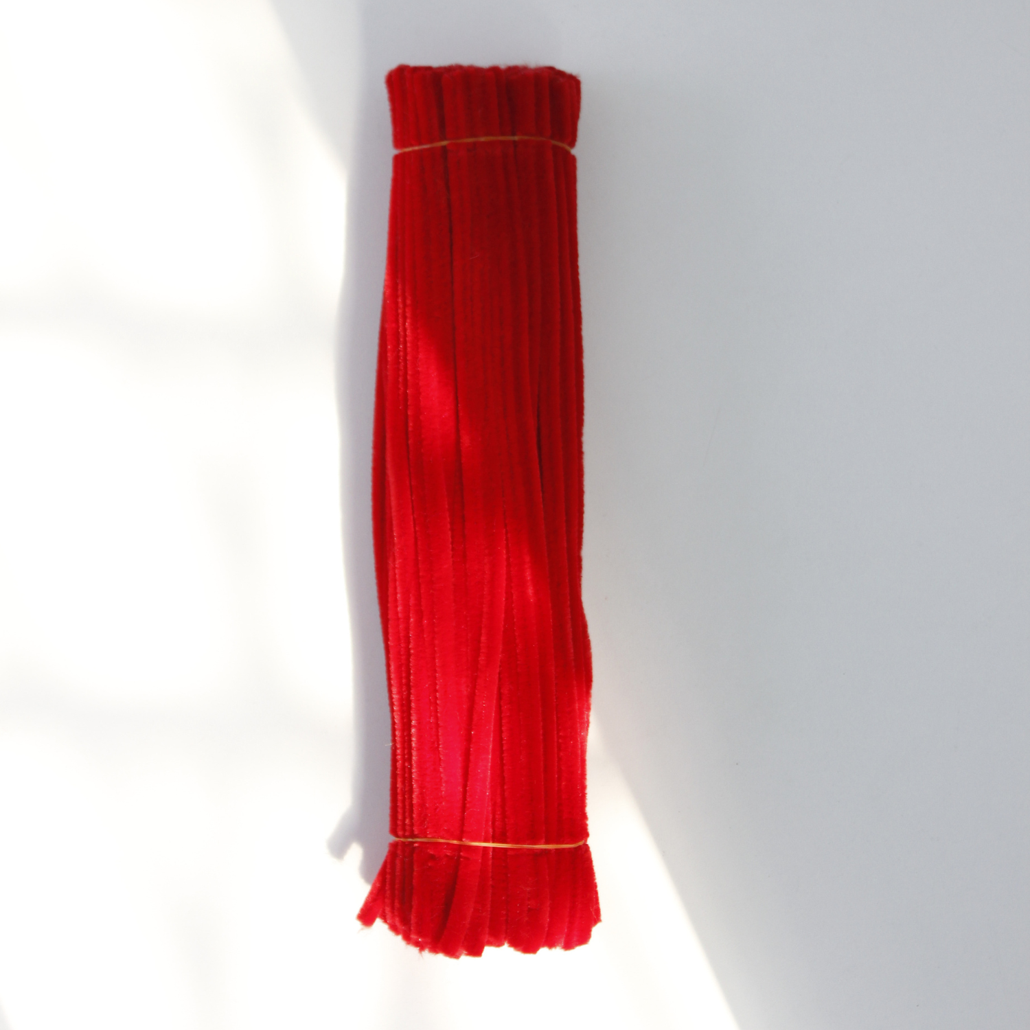 Red Pipe Cleaners pack with 100 stems.png